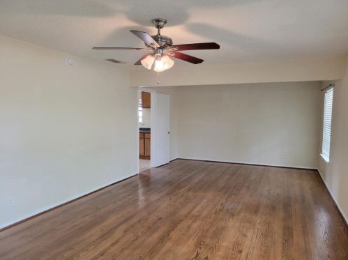 9739 Edgelake Dr, Dallas, TX 75218-2112