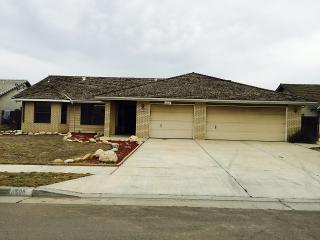 690 Montecito Ct, Lemoore, CA 93245-3324