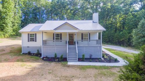 425 Yoakum Hollow Rd, Jacksboro, TN 37757-4912