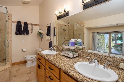 12755 Rainbow Dr, Truckee CA  96161-2645 exterior