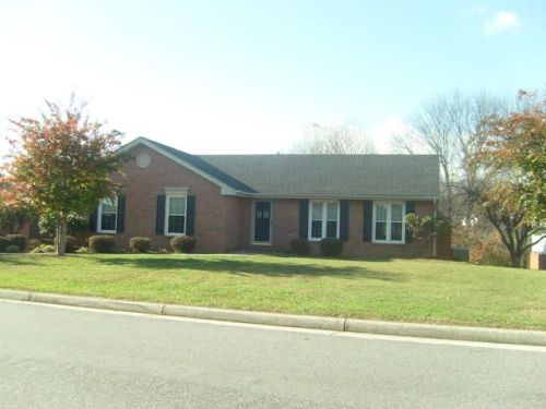 422 Sunflower Dr, Vinton, VA 24179-1579