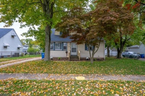 814 Boesel Ave, Manville, NJ 08835-2419