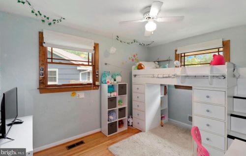 841 Cedar Ave, Tavistock NJ 08033-1011 exterior