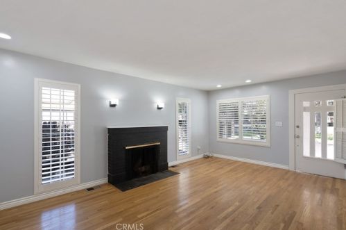 3300 Montrose Ave, Glendale CA 91214-3341 exterior