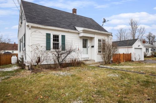 6 Davis St, Somersworth, NH 03878-1704