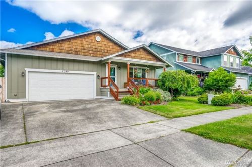 1099 Homestead Dr, Burlington, WA 98233-3049