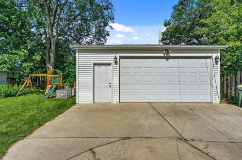 7932 Harlem Ave, Niles IL  60714-3204 exterior