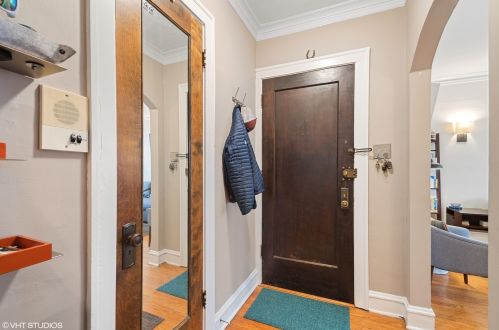 1608 Winona St, Chicago, IL 60640-2708