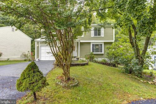 8283 Morning Dew Ct, Springfield VA  22153-3812 exterior