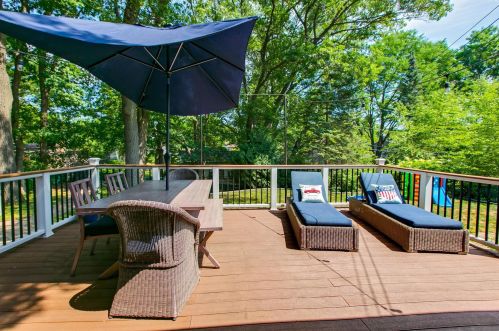 1033 Carlton Dr, Saint Paul MN  55126-8127 exterior