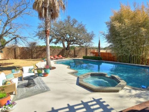 1406 Cardinal Hl Dr, Austin TX  78758-2705 exterior