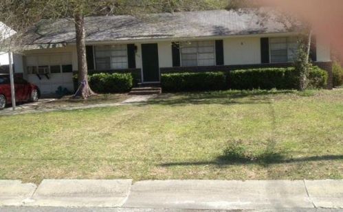 2122 Lakeview Dr, Waycross, GA 31501-6060