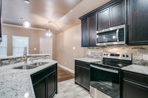 5420 Booker T St, Fort Worth, TX 76105-3812