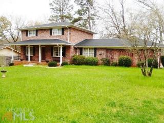 40 Oak Cliff Dr, Toccoa, GA 30577-8310
