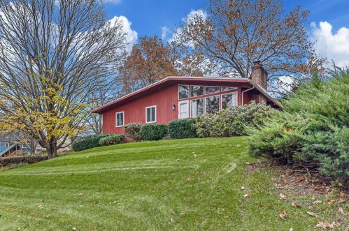 345 Newridge Ave, Waterbury, CT 06708-1019