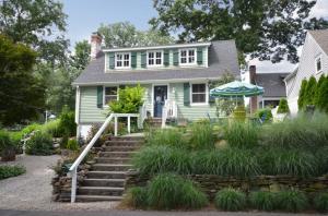 16 Ensign Rd, Norwalk, CT 06853-1705