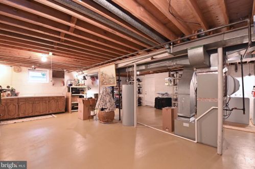 7724 Carrleigh Pkwy, Springfield VA  22152-1307 exterior