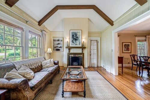 689 Cumberland Cir, Atlanta GA  30306-3256 exterior