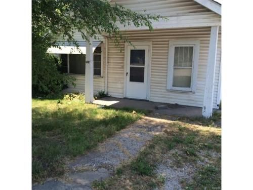 701 Falling Springs Rd, East Saint Louis, IL 62206-1205