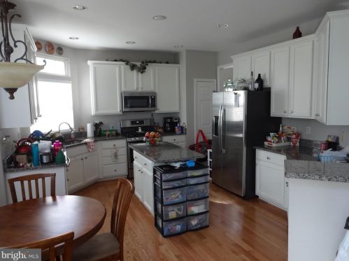 6901 Susquehanna Rd, Gainesville, VA 20155-1656