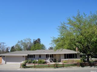 4531 Northampton Dr, Carmichael, CA 95608-1533