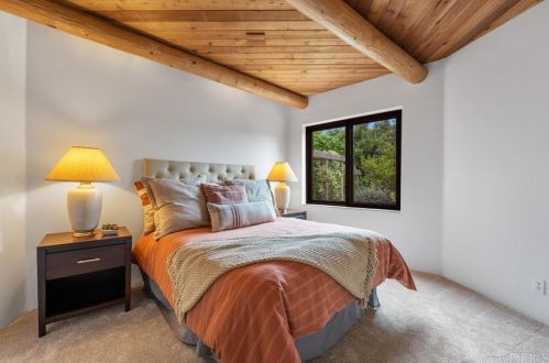 1570 Caudor St, Encinitas CA  92024-1216 exterior