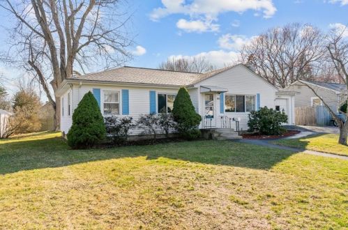 100 Lockhaven Rd, Warwick, RI 02889-1320