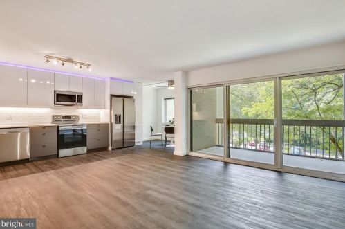 2212 Springwood Dr, Herndon, VA 20191-2351