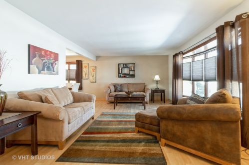 6623 Courtney Dr, Oak Forest, IL 60452-2656