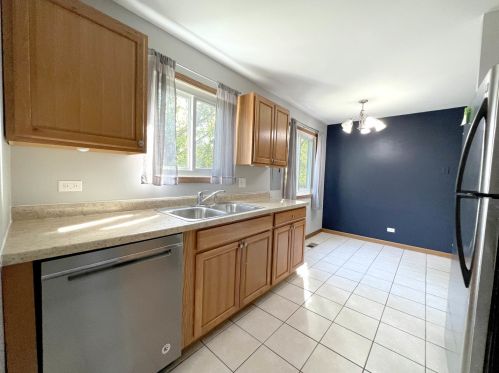 898 Springhill Cir, Naperville IL  60563-3374 exterior