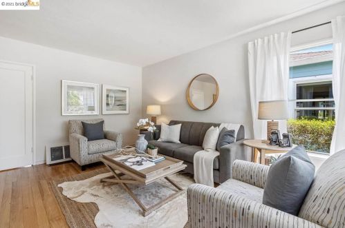 2419 Valley St, Berkeley, CA 94702-2135