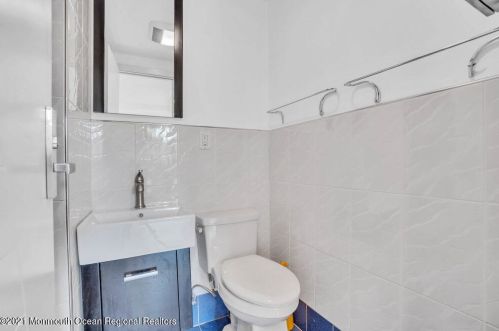 1007 Emory St, Tinton Falls NJ 07712-6026 exterior