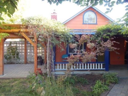 518 Elm St, Bishop, CA 93514-2504