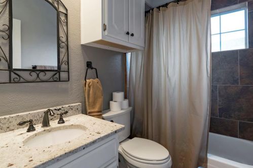 1802 Dew Vly Dr, Carrollton TX 75010-2008 exterior