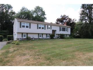 8 Sunrise Cir, Huntington, CT 06484-1946