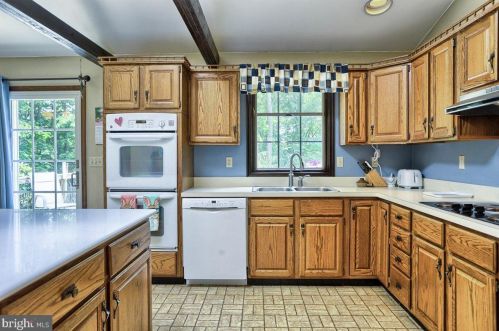 2122 Walnut Bottom Rd, Carlisle PA 17015-9122 exterior