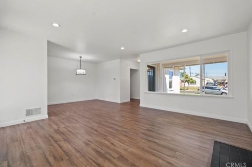 11609 Atkinson Ave, Hawthorne CA  90250-1827 exterior