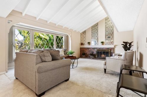 2712 Oak Knoll Dr, Los Alamitos, CA 90720-4430