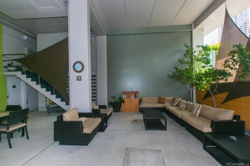 1645 Ala Wai Blvd, Honolulu HI  96815-1065 exterior