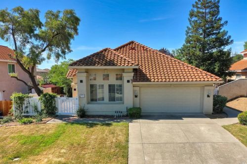 130 Glen Eagle Way, Vacaville, CA 95688-1028