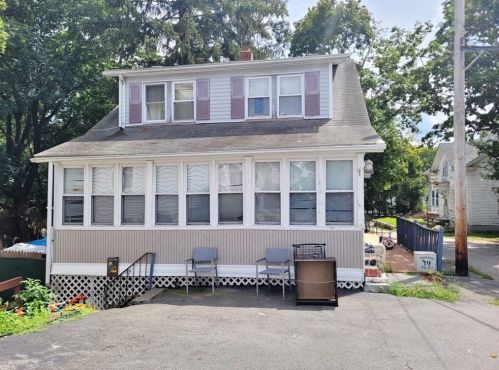 49 Mapledale St, Coventry, RI 02816-5415