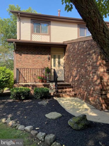 1 Chelsea Cir, Flemington, NJ 08822-1804