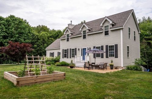 18 Elder Osborne Dr, Lee, NH 03861-6660
