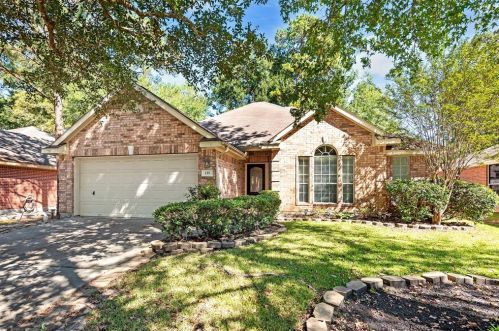 135 Russet Grove Cir, Conroe TX  77384-3827 exterior