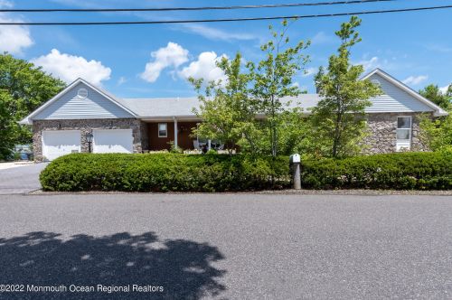 684 Fairview Ln, Lacey, NJ 08731-4952