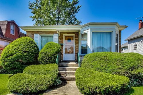 5844 Navarre Ave, Chicago, IL 60631-2625