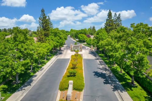 9493 Emerald Cove Ln, Elk Grove CA  95758-3612 exterior