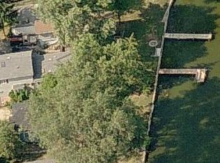 35201 Wilson Rd, Volo, IL 60041-8922