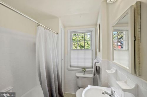 8009 Glenside Dr, Silver Spring MD 20912-7327 exterior