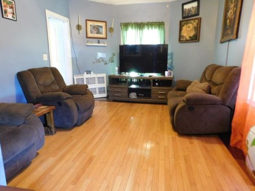 499 Mason St, Woonsocket, RI 02895-5049
